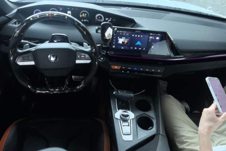 Used CHANGAN UNI-V 2022 1.5T Sport Edition Center Console