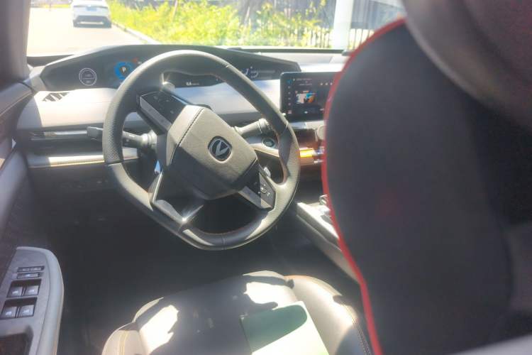 Used CHANGAN UNI-V 2022 1.5T Prestige Version Center Console