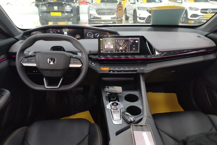 Used CHANGAN UNI-V 2022 1.5T Prestige Version Center Console