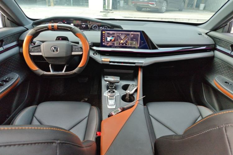 Used CHANGAN UNI-V 2022 1.5T Prestige Version Center Console