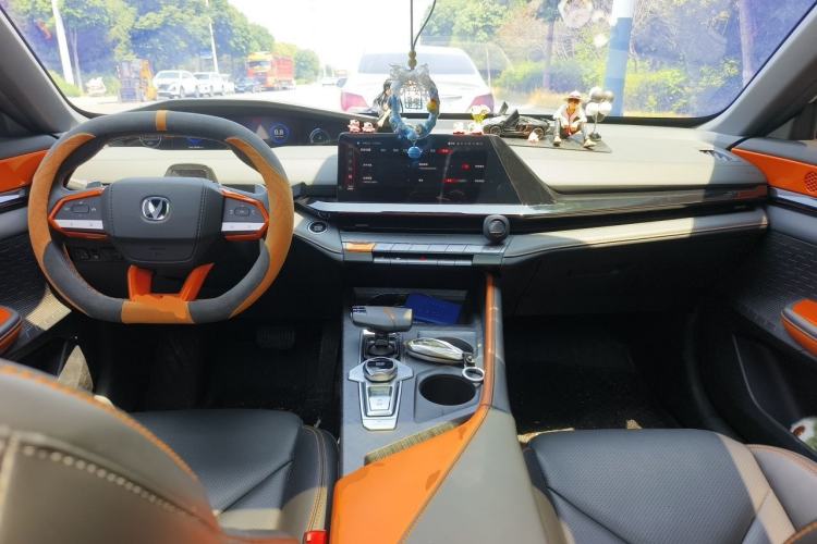 Used CHANGAN UNI-V 2022 1.5T Prestige Version Center Console