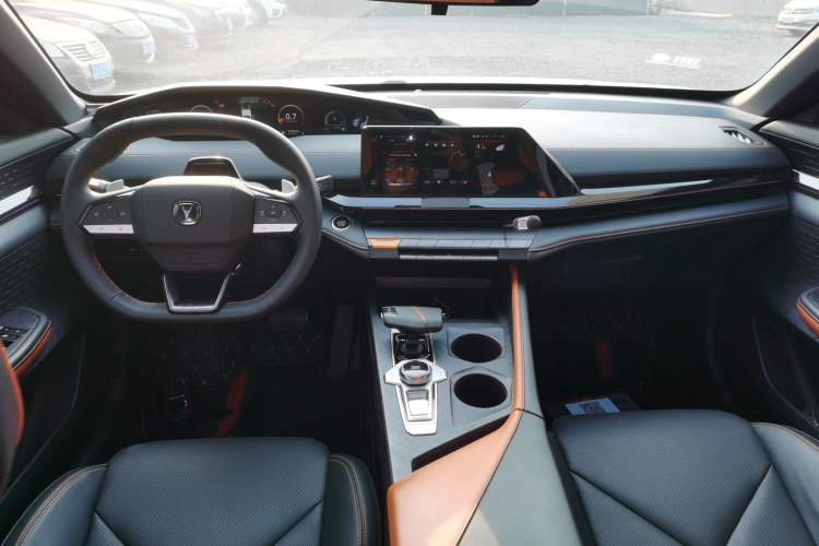 Used CHANGAN UNI-V 2022 1.5T Prestige Version Center Console