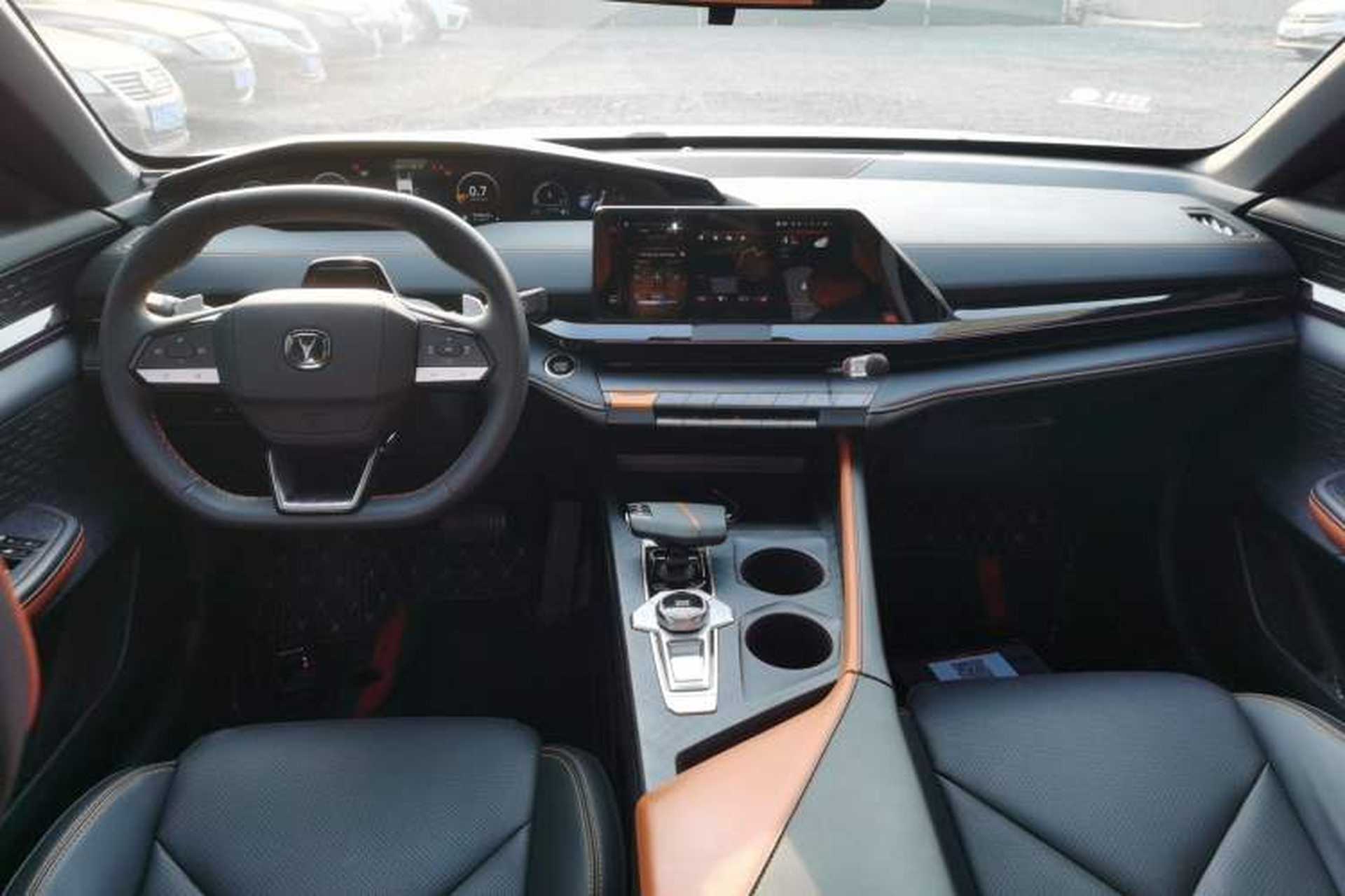 Used CHANGAN UNI-V 2022 1.5T Prestige Version Center Console