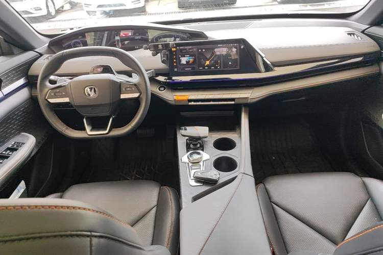 Used CHANGAN UNI-V 2022 1.5T Prestige Version Center Console