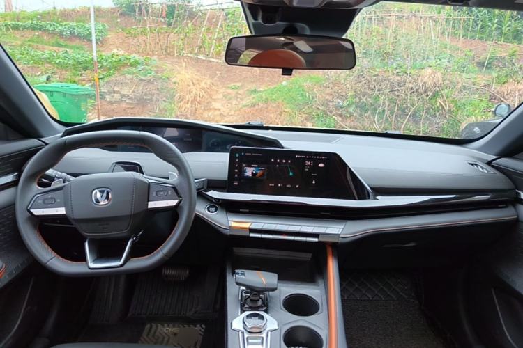 Used CHANGAN UNI-V 2022 1.5T Prestige Version Center Console