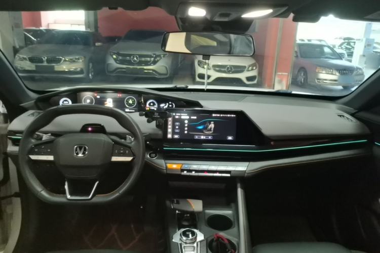 Used CHANGAN UNI-V 2022 1.5T Prestige Version Center Console