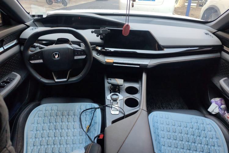 Used CHANGAN UNI-V 2022 1.5T Prestige Version Center Console