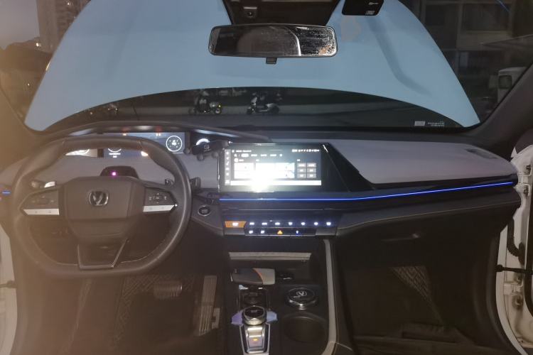 Used CHANGAN UNI-V 2022 1.5T Prestige Version Center Console