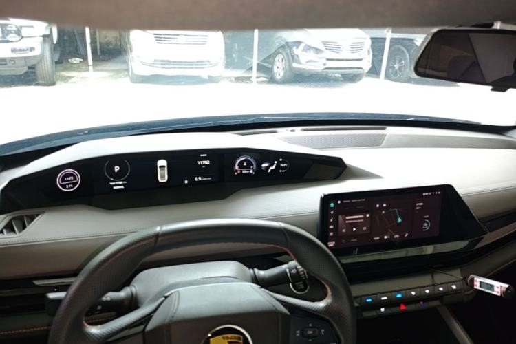 Used CHANGAN UNI-V 2022 1.5T Excellence Model Center Console
