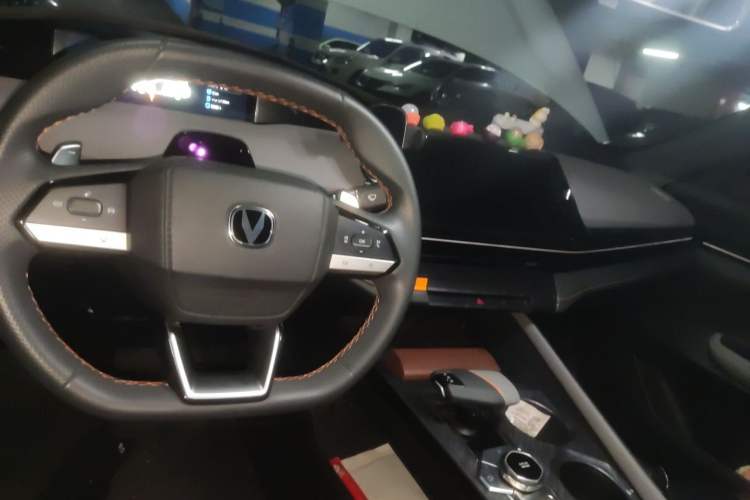 Used CHANGAN UNI-V 2022 1.5T Prestige Version Center Console