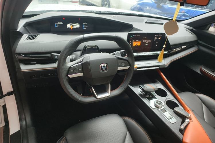 Used CHANGAN UNI-V 2022 1.5T Prestige Version Center Console