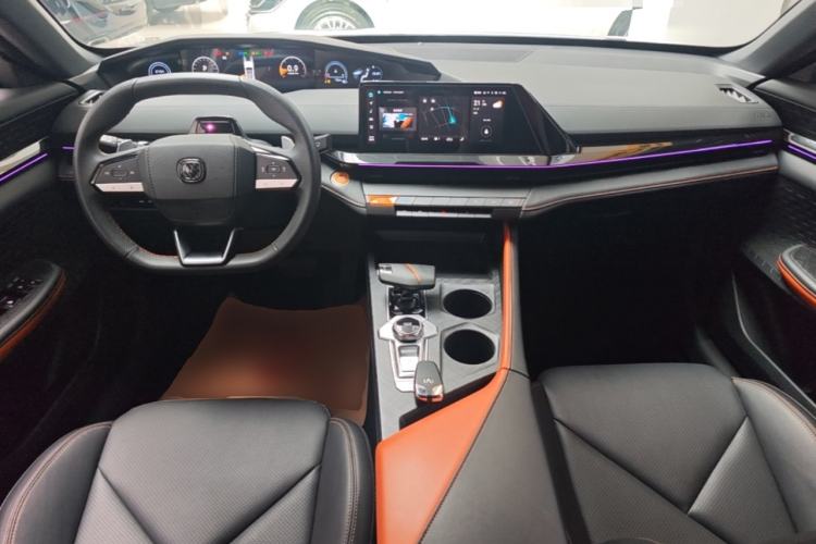Used CHANGAN UNI-V 2022 1.5T Prestige Version Center Console