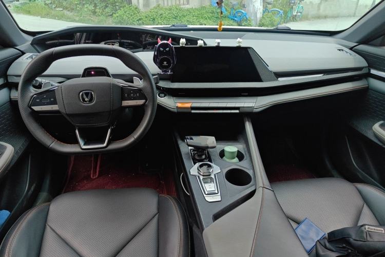 Used CHANGAN UNI-V 2022 1.5T Prestige Version Center Console