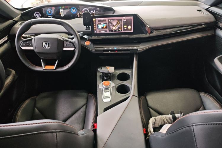 Used CHANGAN UNI-V 2022 1.5T Excellence Model Center Console