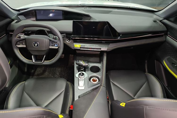 Used CHANGAN UNI-V 2022 1.5T Sport Edition Center Console