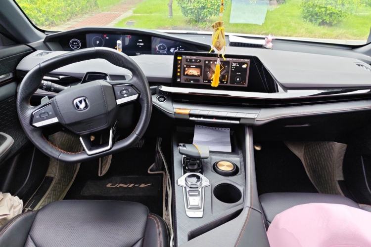 Used CHANGAN UNI-V 2022 1.5T Prestige Version Center Console