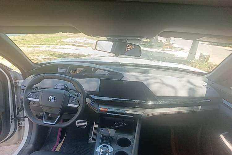 Used CHANGAN UNI-V 2022 1.5T Prestige Version Center Console