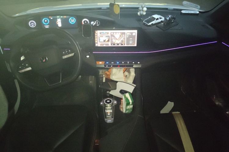 Used CHANGAN UNI-V 2022 1.5T Sport Edition Center Console