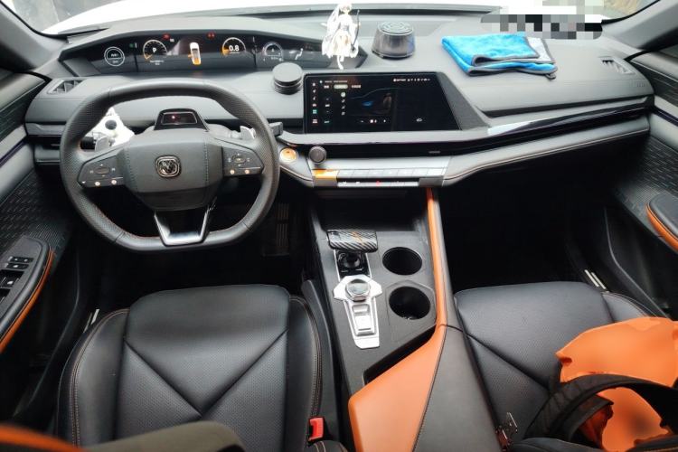 Used CHANGAN UNI-V 2022 1.5T Prestige Version Center Console