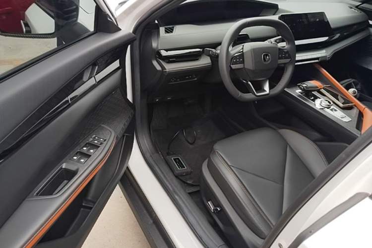 Used CHANGAN UNI-V 2022 1.5T Smart Navigation Version Driver Seat