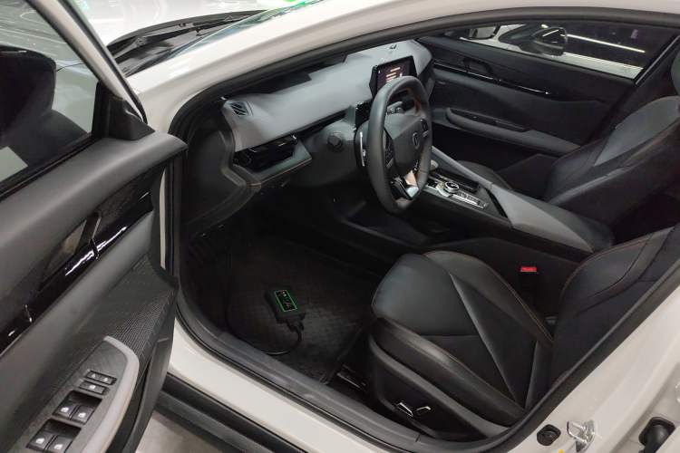 Used CHANGAN UNI-V 2022 1.5T Smart Navigation Version Driver Seat