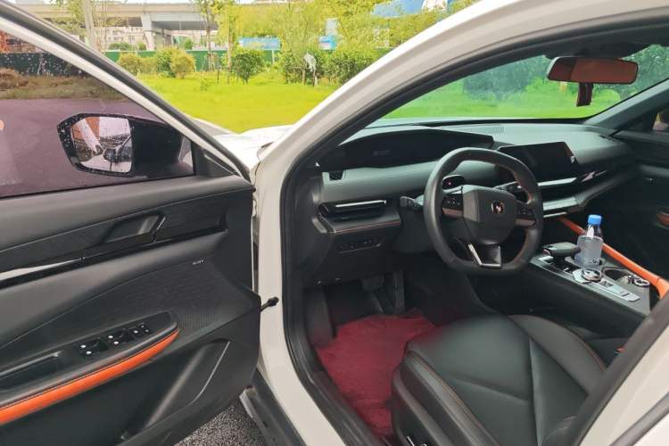 Used CHANGAN UNI-V 2022 1.5T Smart Navigation Version Driver Seat
