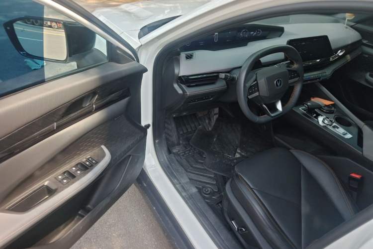 Used CHANGAN UNI-V 2022 1.5T Smart Navigation Version Driver Seat