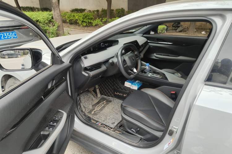 Used CHANGAN UNI-V 2022 1.5T Smart Navigation Version