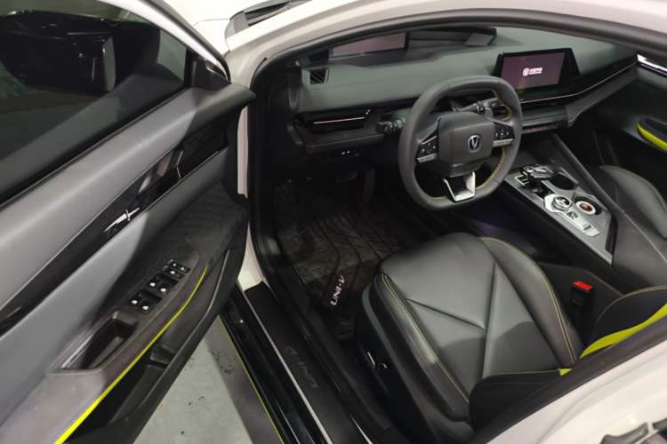Used CHANGAN UNI-V 2022 1.5T Sport Edition Driver Seat