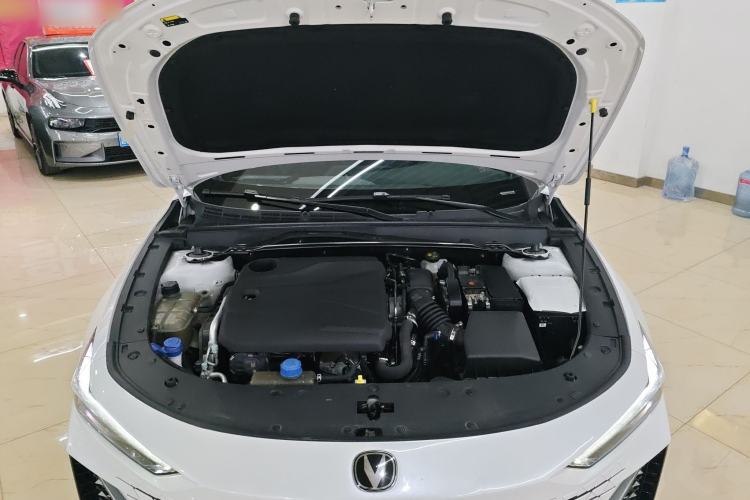 Used CHANGAN UNI-V 2022 1.5T Prestige Version Engine Bay
