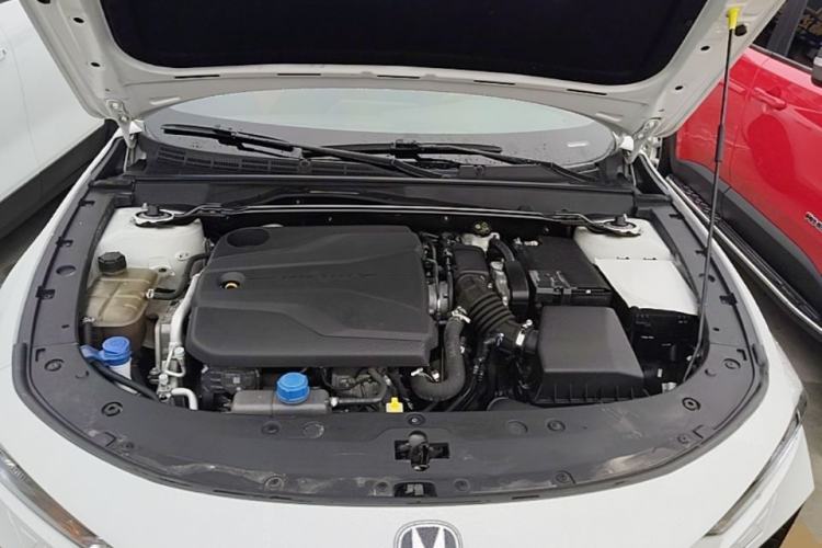 Used CHANGAN UNI-V 2022 1.5T Smart Navigation Version Engine Bay