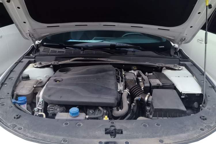 Used CHANGAN UNI-V 2022 1.5T Prestige Version Engine Bay