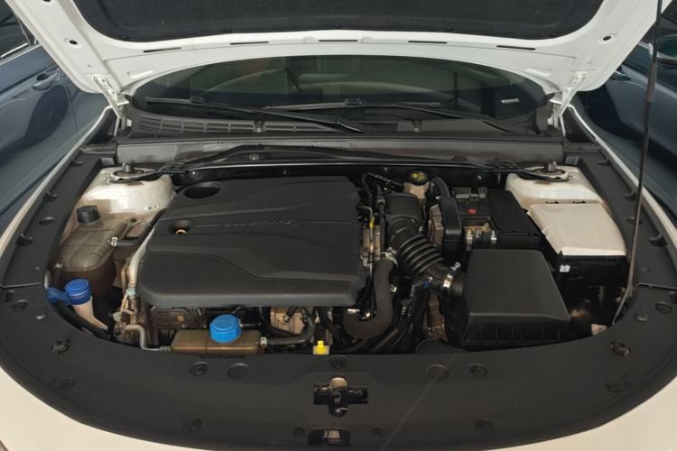 Used CHANGAN UNI-V 2022 1.5T Prestige Version Engine Bay