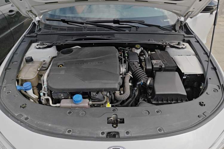 Used CHANGAN UNI-V 2022 1.5T Prestige Version Engine Bay