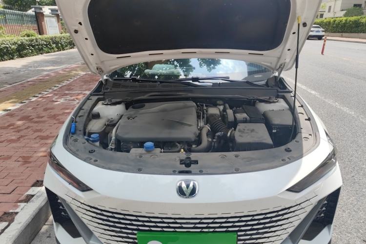 Used CHANGAN UNI-V 2022 1.5T Prestige Version Engine Bay