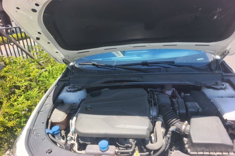 Used CHANGAN UNI-V 2022 1.5T Prestige Version Engine Bay