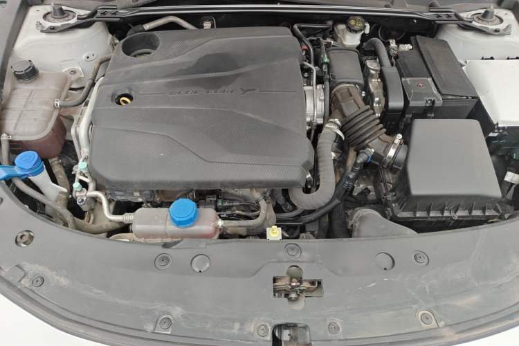 Used CHANGAN UNI-V 2022 1.5T Prestige Version Engine Bay