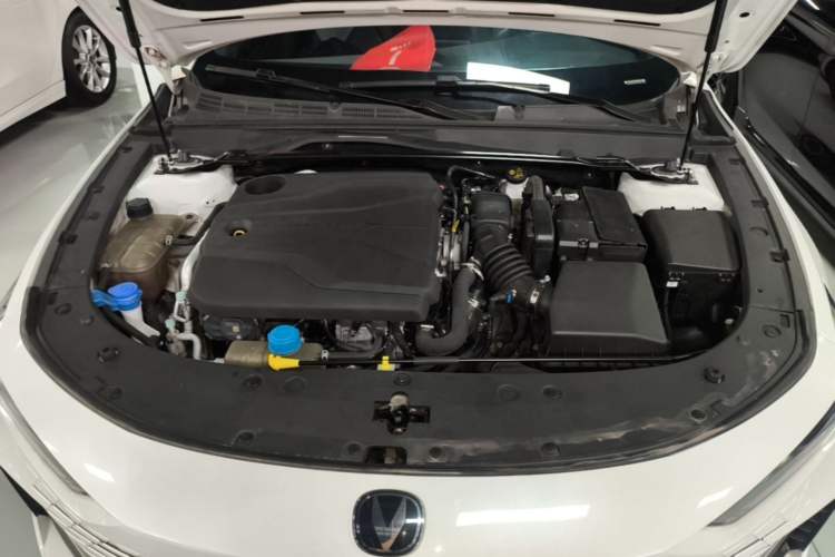 Used CHANGAN UNI-V 2022 1.5T Prestige Version Engine Bay