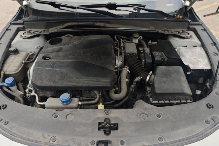 Used CHANGAN UNI-V 2022 1.5T Prestige Version Engine Bay