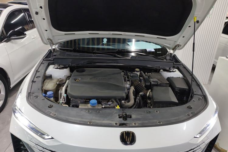 Used CHANGAN UNI-V 2022 1.5T Smart Navigation Version Engine Bay