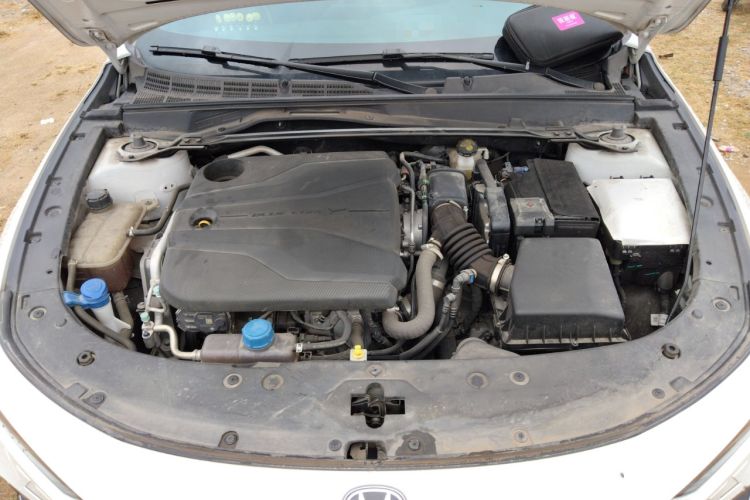 Used CHANGAN UNI-V 2022 1.5T Sport Edition Engine Bay