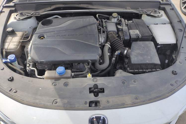 Used CHANGAN UNI-V 2022 1.5T Prestige Version Engine Bay