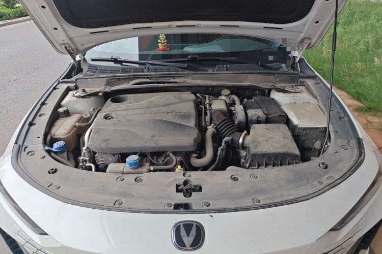 Used CHANGAN UNI-V 2022 1.5T Prestige Version Engine Bay