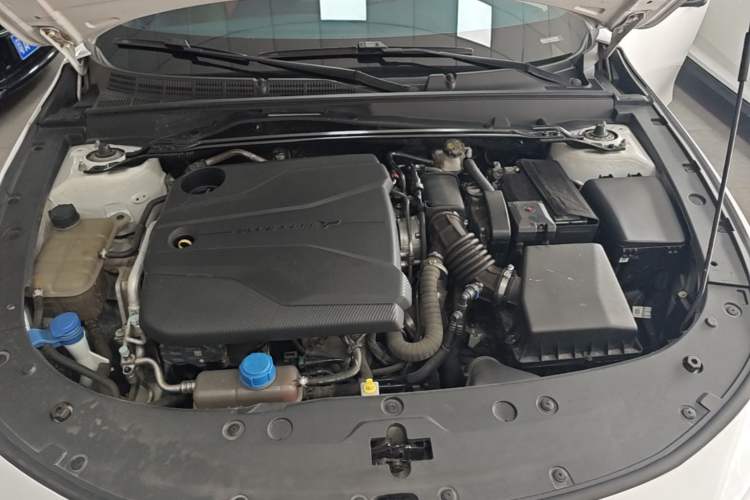 Used CHANGAN UNI-V 2022 1.5T Prestige Version Engine Bay