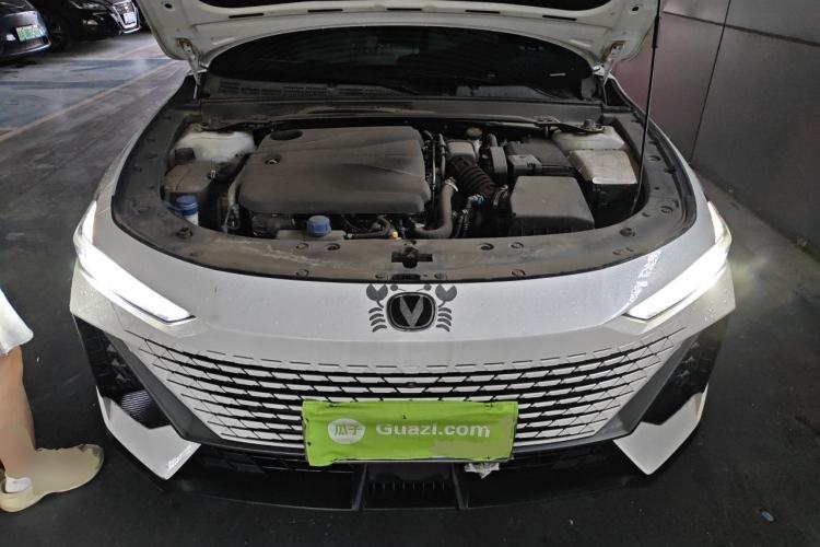 Used CHANGAN UNI-V 2022 1.5T Smart Navigation Version Engine Bay