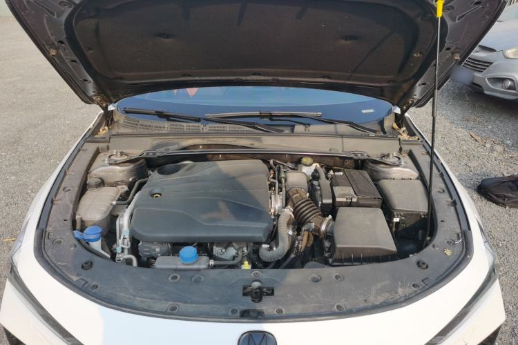 Used CHANGAN UNI-V 2022 1.5T Prestige Version Engine Bay