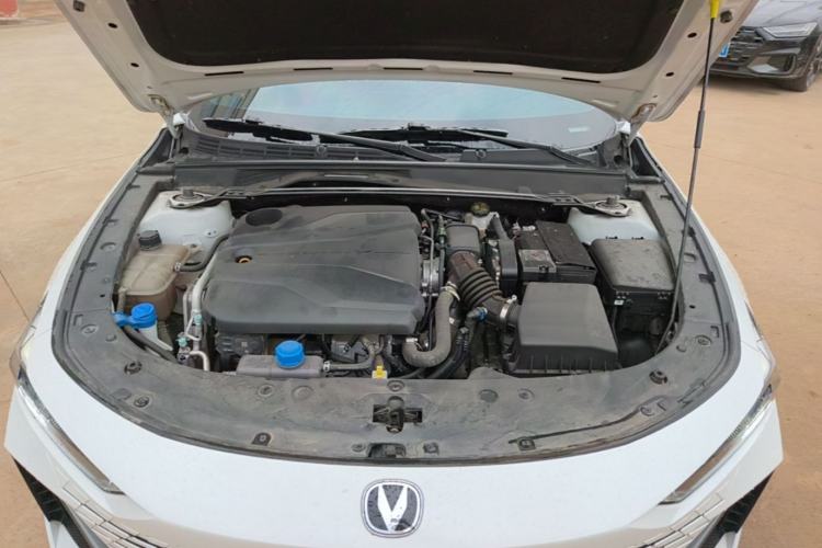 Used CHANGAN UNI-V 2022 1.5T Prestige Version Engine Bay