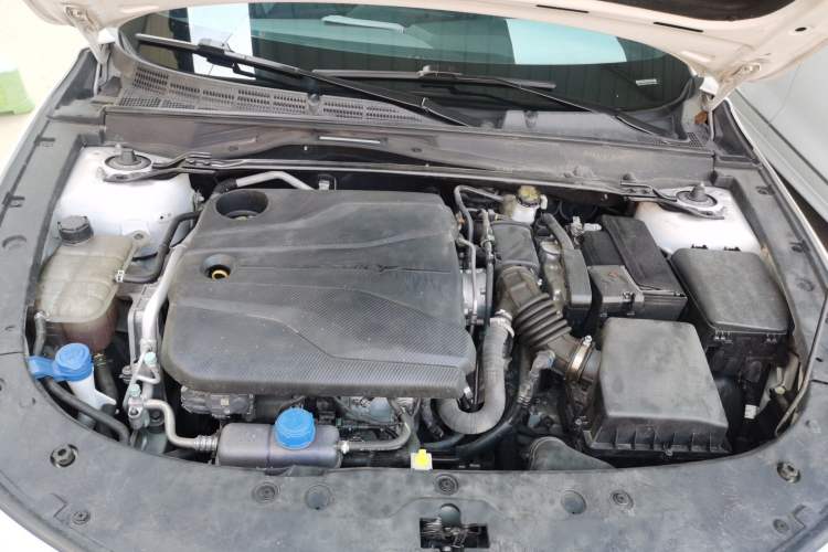 Used CHANGAN UNI-V 2022 1.5T Prestige Version Engine Bay