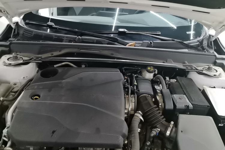 Used CHANGAN UNI-V 2022 1.5T Prestige Version Engine Bay