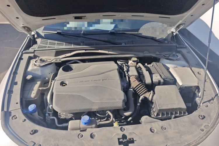 Used CHANGAN UNI-V 2022 1.5T Prestige Version Engine Bay